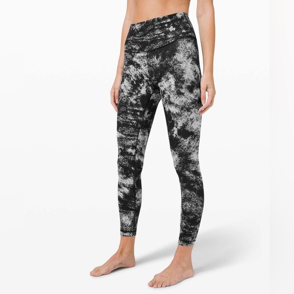 Lululemon Women Wunder Under Hugh Rise Black and white Leggings in 2 - Picture 2 of 11